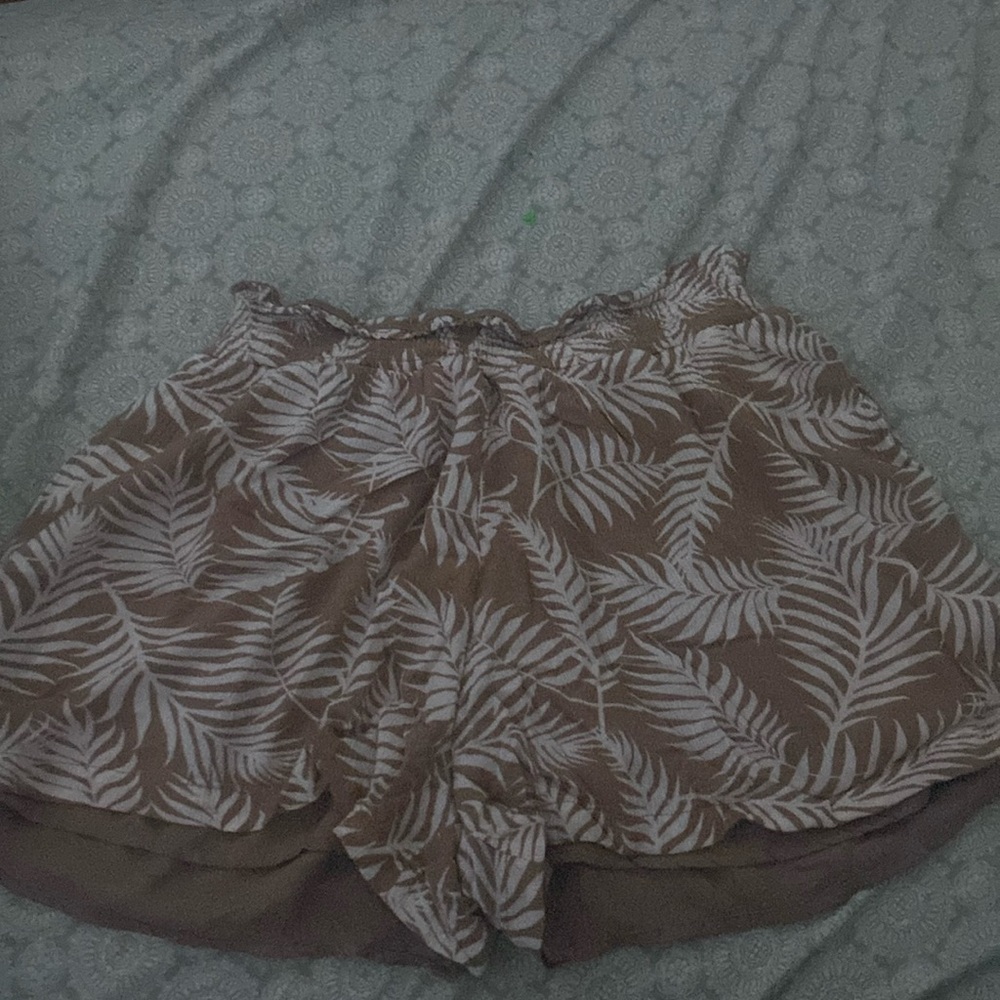 Floaty tan shorts with pockets!